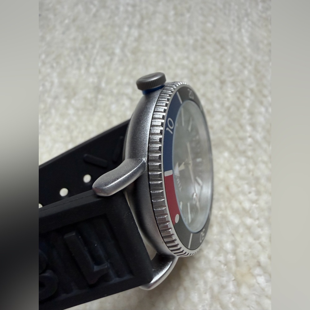 Timex Standard Diver 43mm Black Silicon Band - Picture 5 of 9